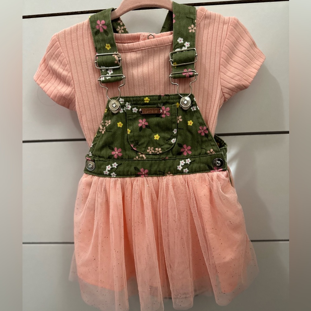 NWOT 2 pieces overalls with tutu.